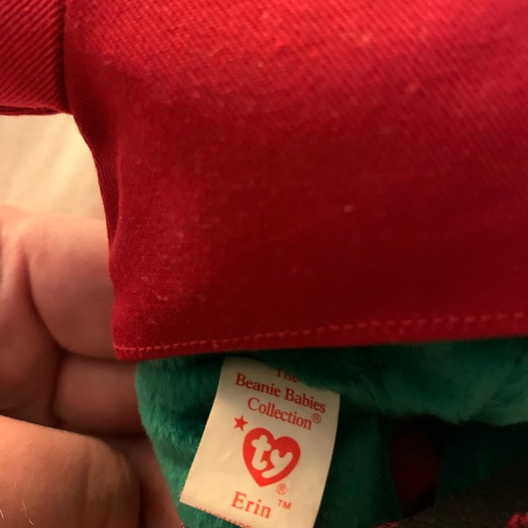 VINTAGE BEANIE BABY BEAR TY BEANIE “ERIN” OUTFITTED MINT DISPLAYED IN CASE 1997 - Picture 9 of 15
